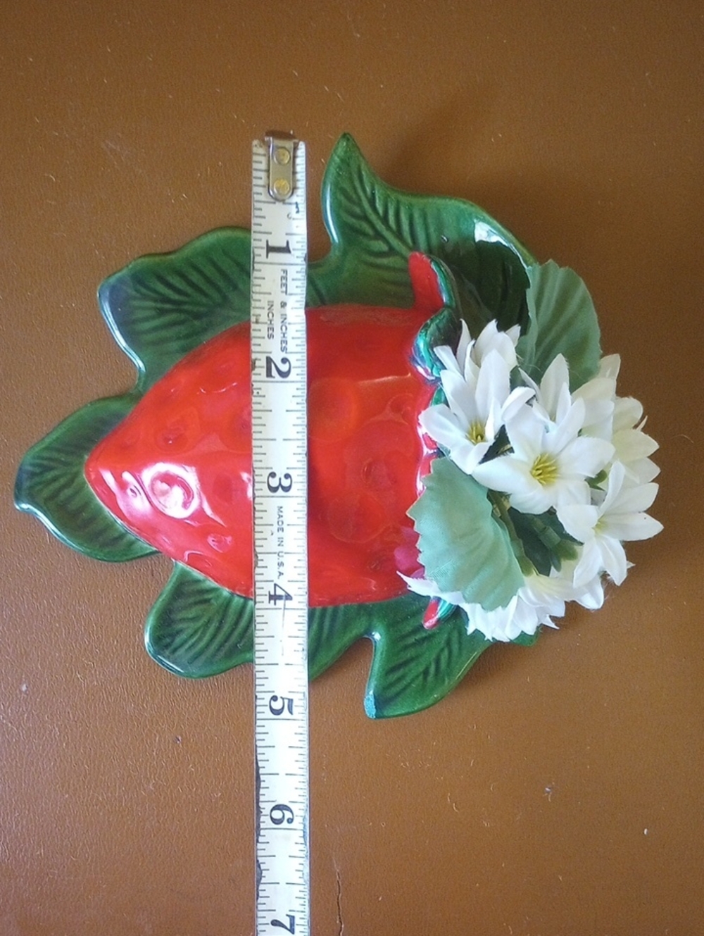 Vintage Ceramic Red & Green Strawberry Wall Sconce w/ White Flowers - Picture 3 of 6